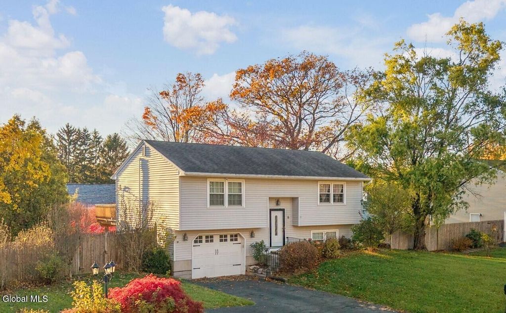6 Silverberry Place, Albany, NY 12211