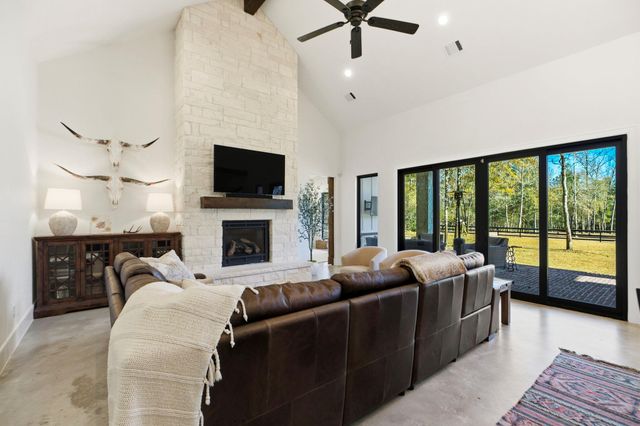 26211-3 Crown Ranch Boulevard, Montgomery, TX 77316