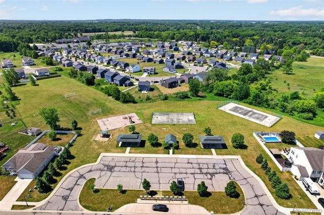 3524 Amber Oaks Drive, Howell Township, MI 48855