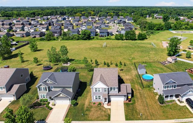 3524 Amber Oaks Drive, Howell Township, MI 48855