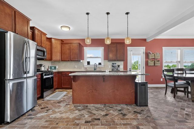 3524 Amber Oaks Drive, Howell Township, MI 48855