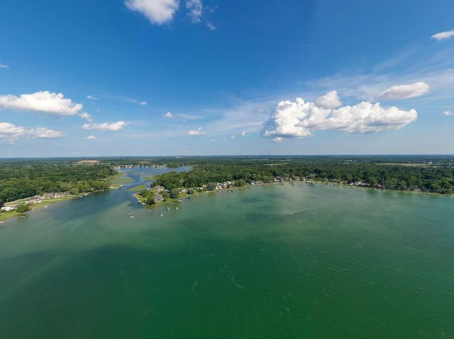 51268 Channel Court, Elkhart, IN 46514