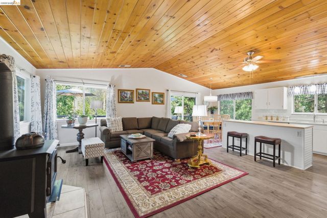 21570 Eel River Dr, Sonora, CA 95370