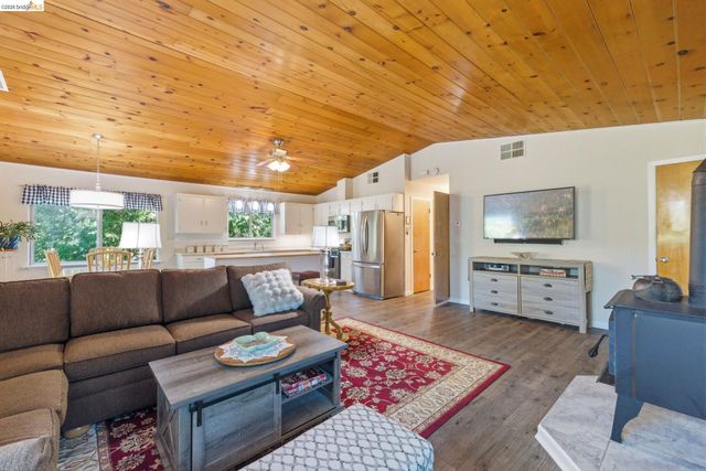 21570 Eel River Dr, Sonora, CA 95370