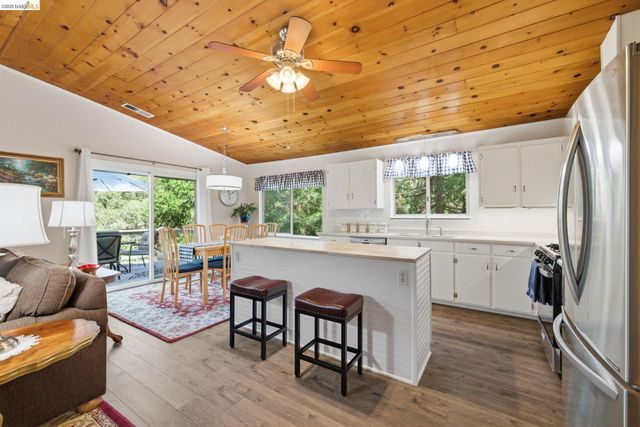 21570 Eel River Dr, Sonora, CA 95370