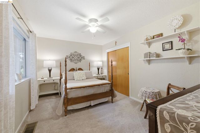 21570 Eel River Dr, Sonora, CA 95370