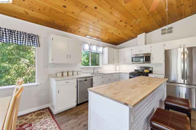 21570 Eel River Dr, Sonora, CA 95370