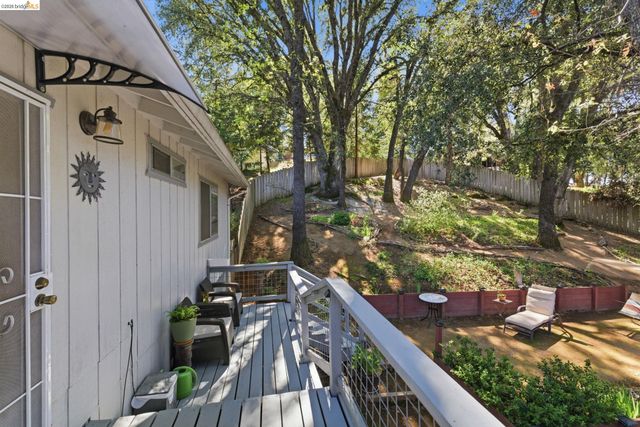 21570 Eel River Dr, Sonora, CA 95370