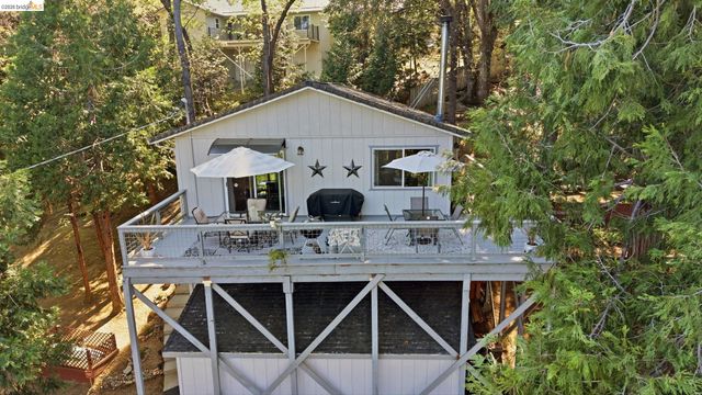 21570 Eel River Dr, Sonora, CA 95370