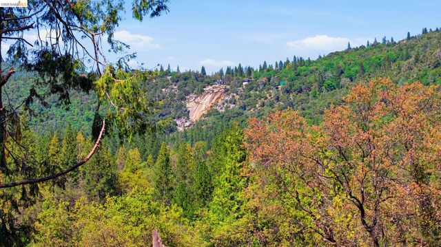 21570 Eel River Dr, Sonora, CA 95370