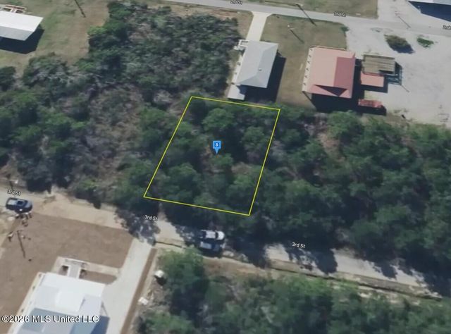 345 3rd Street, Waveland, MS 39576
