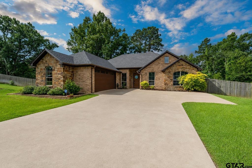 113 Stuart St, Arp, TX 75750