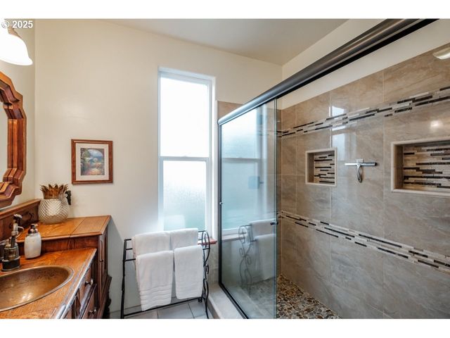 107 Sw COAST St, Newport, OR 97365