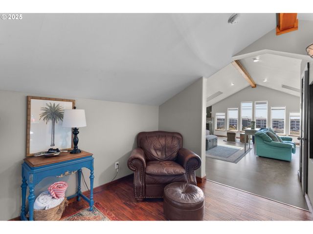 107 Sw COAST St, Newport, OR 97365