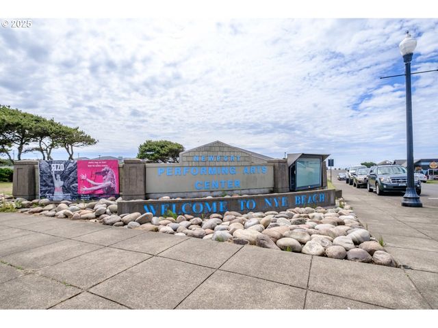 107 Sw COAST St, Newport, OR 97365