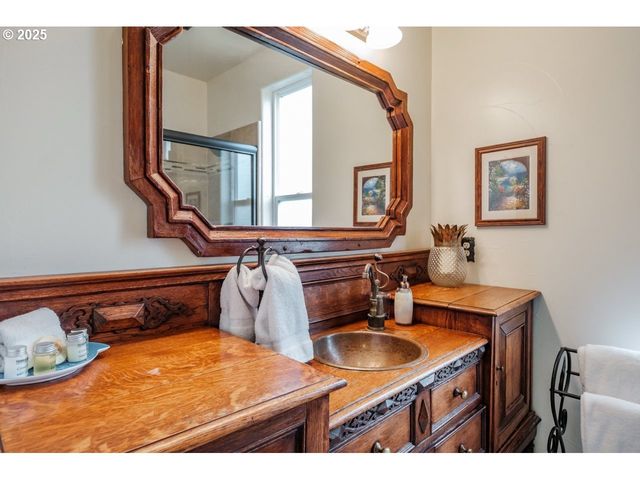 107 Sw COAST St, Newport, OR 97365