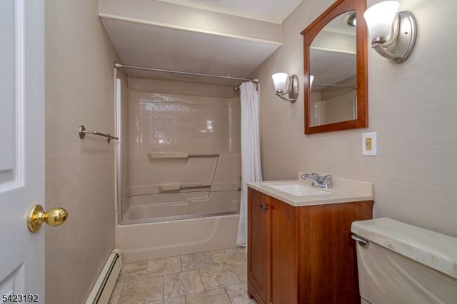 8 Fitzsimmons Ave, Middlesex Boro, NJ 08846