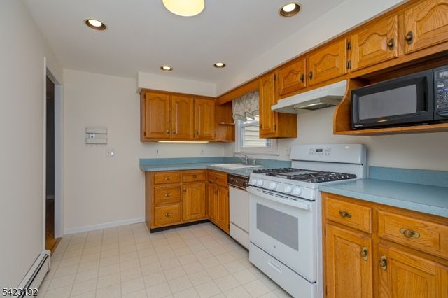 8 Fitzsimmons Ave, Middlesex Boro, NJ 08846