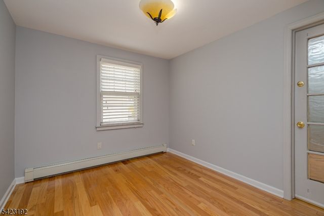 8 Fitzsimmons Ave, Middlesex Boro, NJ 08846