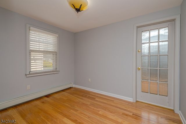 8 Fitzsimmons Ave, Middlesex Boro, NJ 08846