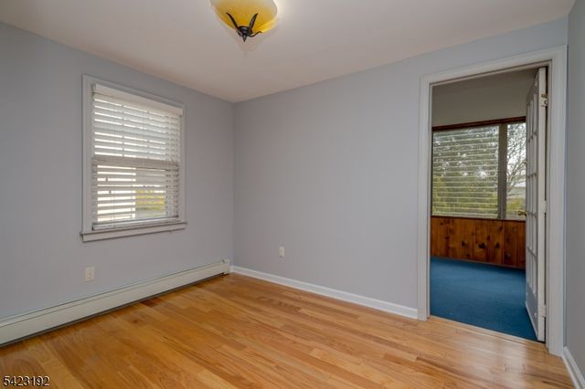 8 Fitzsimmons Ave, Middlesex Boro, NJ 08846