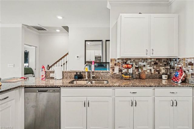 633 Cam Circle, High Point, NC 27265