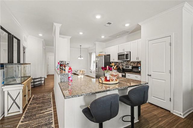 633 Cam Circle, High Point, NC 27265