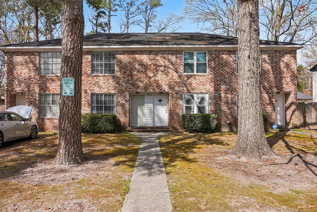 Image 1 of property listing at 406 Crestview Drive B, Summerville, SC 29485