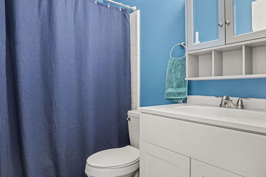 Image 15 of property listing at 406 Crestview Drive B, Summerville, SC 29485