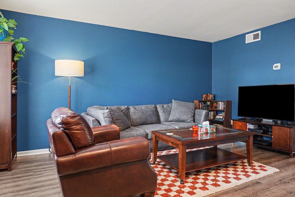 Image 3 of property listing at 406 Crestview Drive B, Summerville, SC 29485