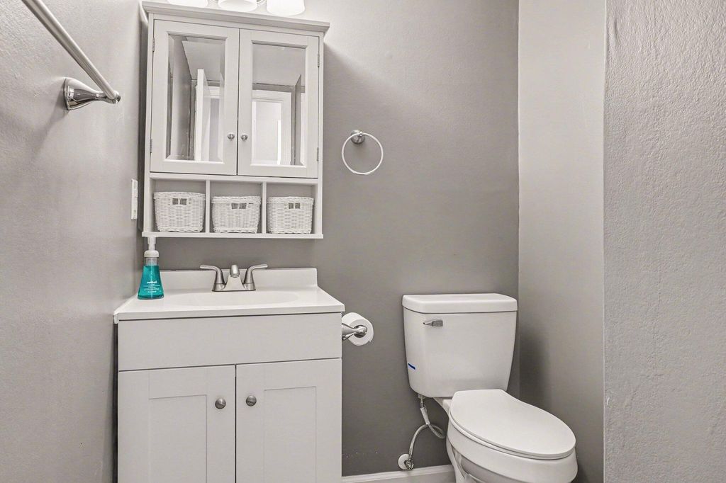 Image 9 of property listing at 406 Crestview Drive B, Summerville, SC 29485