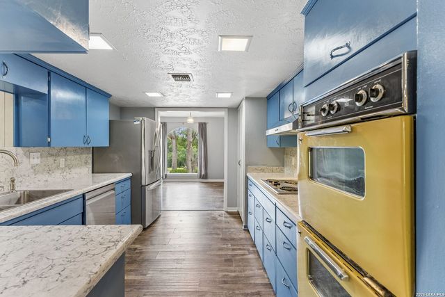 108 W LAUREL LN, San Marcos, TX 78666