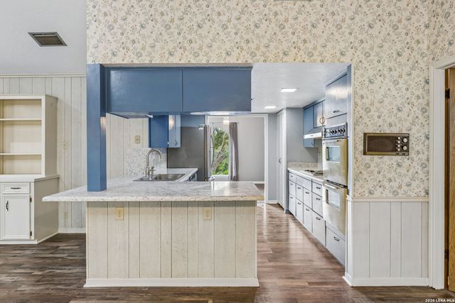 108 W LAUREL LN, San Marcos, TX 78666