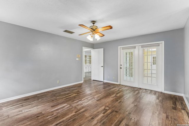 108 W LAUREL LN, San Marcos, TX 78666