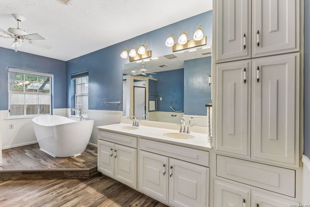 108 W LAUREL LN, San Marcos, TX 78666