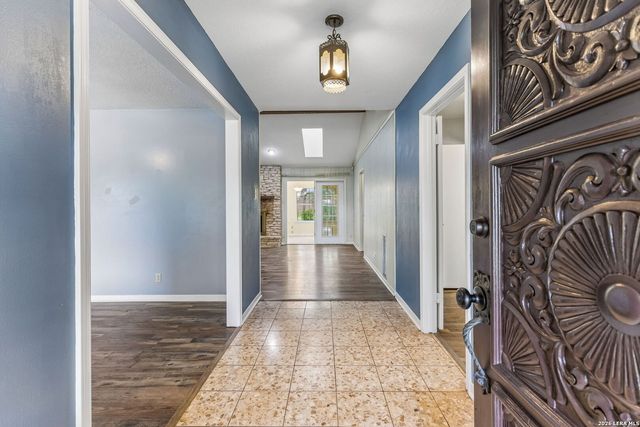 108 W LAUREL LN, San Marcos, TX 78666