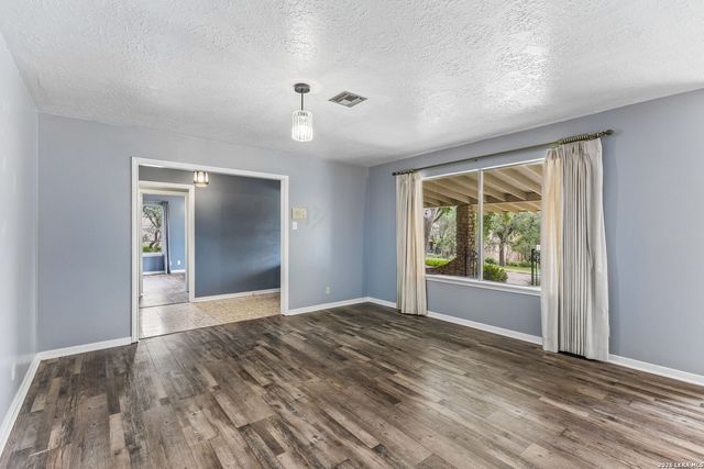 108 W LAUREL LN, San Marcos, TX 78666