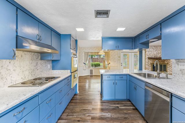 108 W LAUREL LN, San Marcos, TX 78666