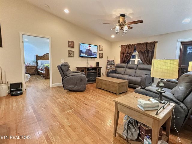 159 Carroll Hollow Rd, Clinton, TN 37716