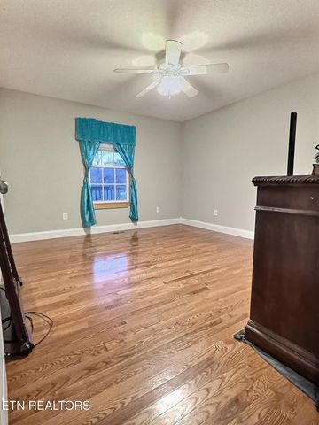 159 Carroll Hollow Rd, Clinton, TN 37716