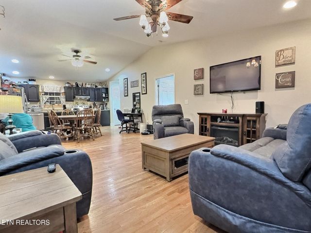 159 Carroll Hollow Rd, Clinton, TN 37716