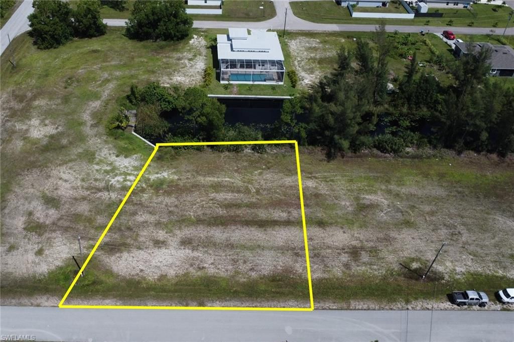 Image 1 of property listing at 807 NE 38th TER, Cape Coral, FL 33909