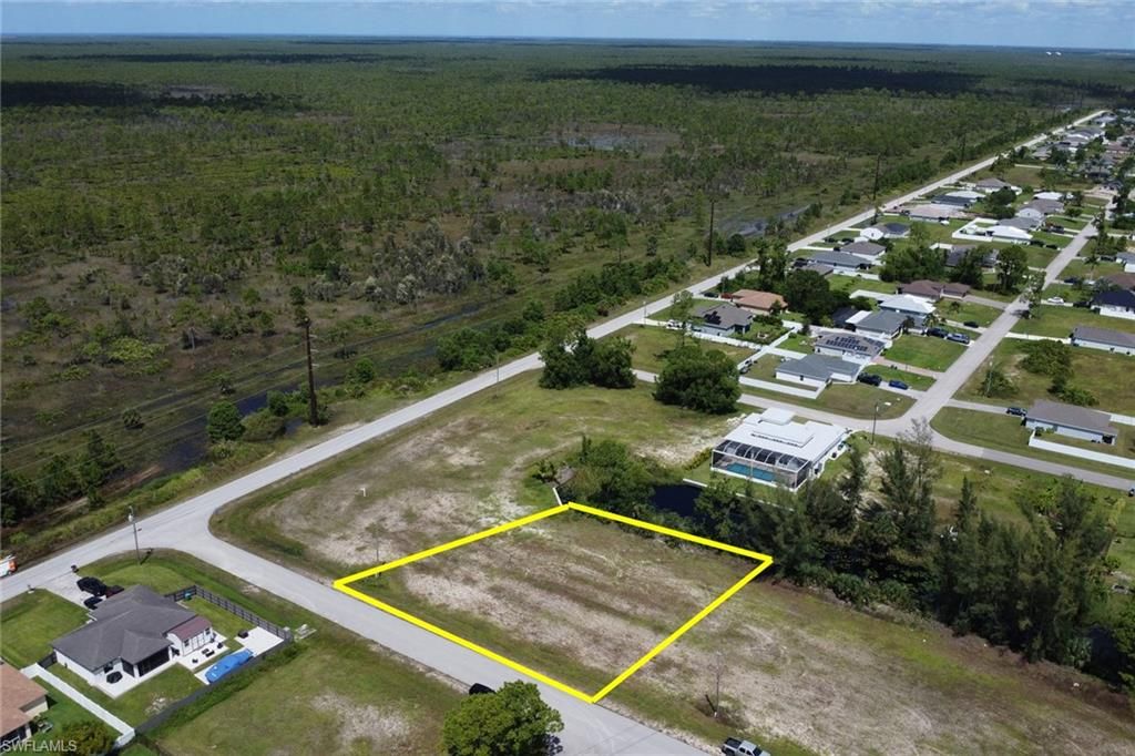 Image 2 of property listing at 807 NE 38th TER, Cape Coral, FL 33909