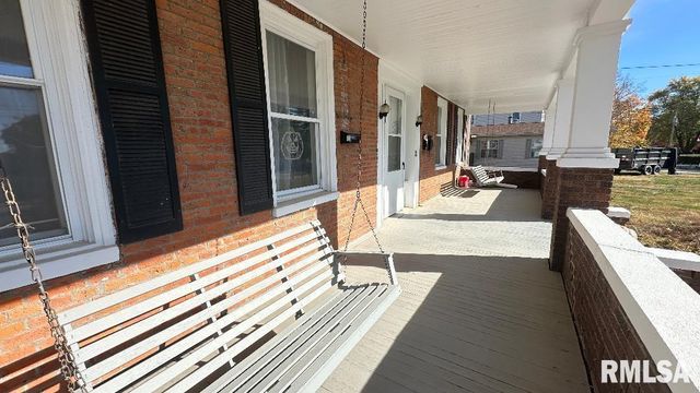 135 E WASHINGTON Street, Rushville, IL 62681