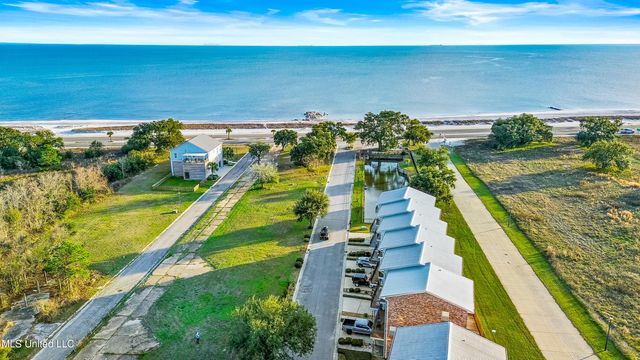 5 Oak Alley Lane, Long Beach, MS 39560