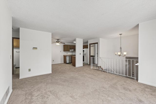 7073 17th Street N, Oakdale, MN 55128