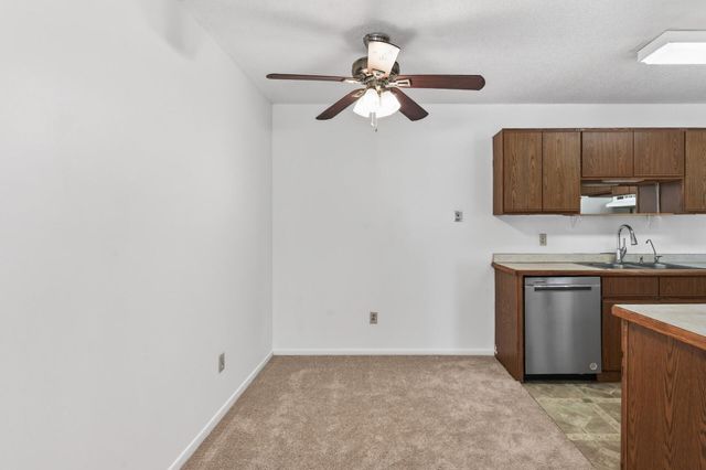 7073 17th Street N, Oakdale, MN 55128