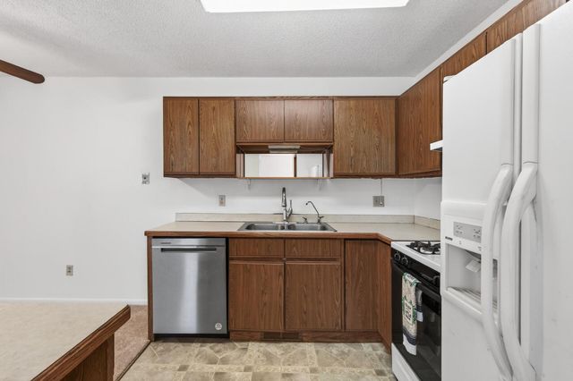 7073 17th Street N, Oakdale, MN 55128