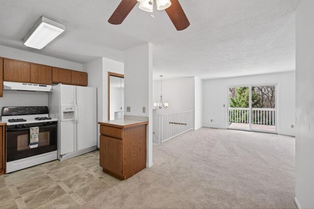 7073 17th Street N, Oakdale, MN 55128