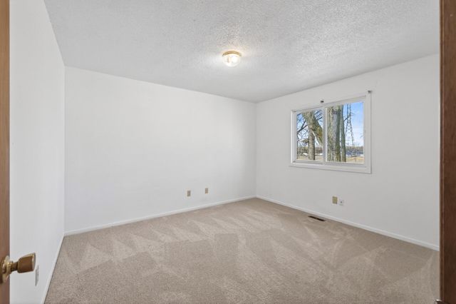 7073 17th Street N, Oakdale, MN 55128